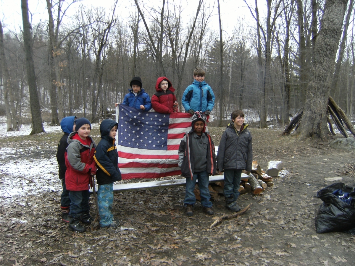 American Legion Cub Scout Pack 1604, Retire flags.
