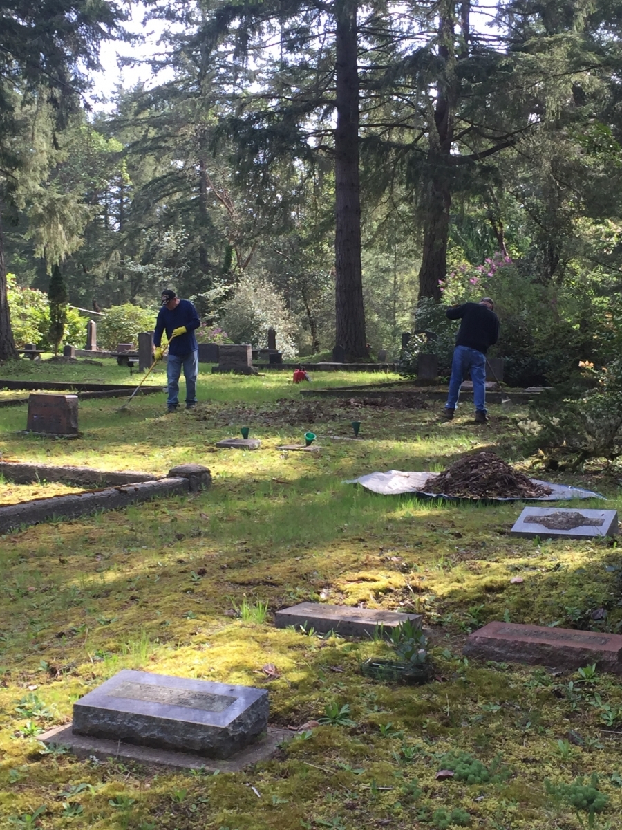 Post 236 Helps out Artondale Cemetery