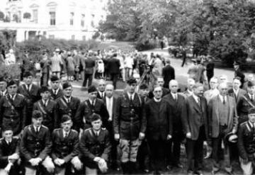Which U.S. president did New Hampshire Post 25 drum corps meet in 1929?