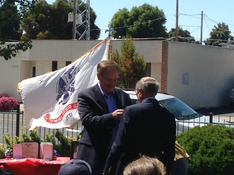 Senator Crapo presents medals to Walter Elmo Holbrooks family